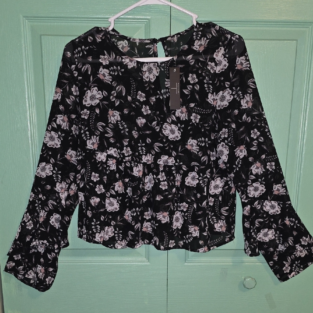 Tahari Top Beautiful. (Size S/M) New With Tags Black With Tan/Beige Flowers